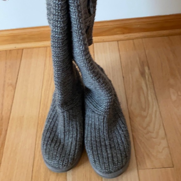 Tall Classic Cardy Button Ugg - Picture 2 of 6